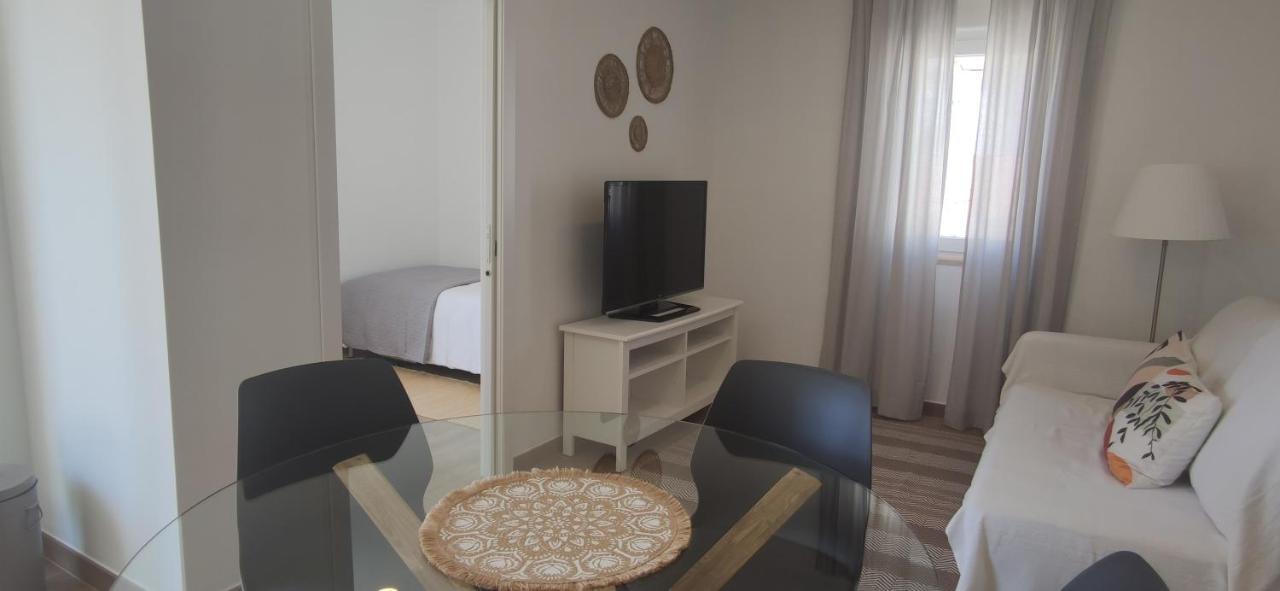 Lovely & Bright Renovated Apt. W/ Balcony In لاغوس المظهر الخارجي الصورة